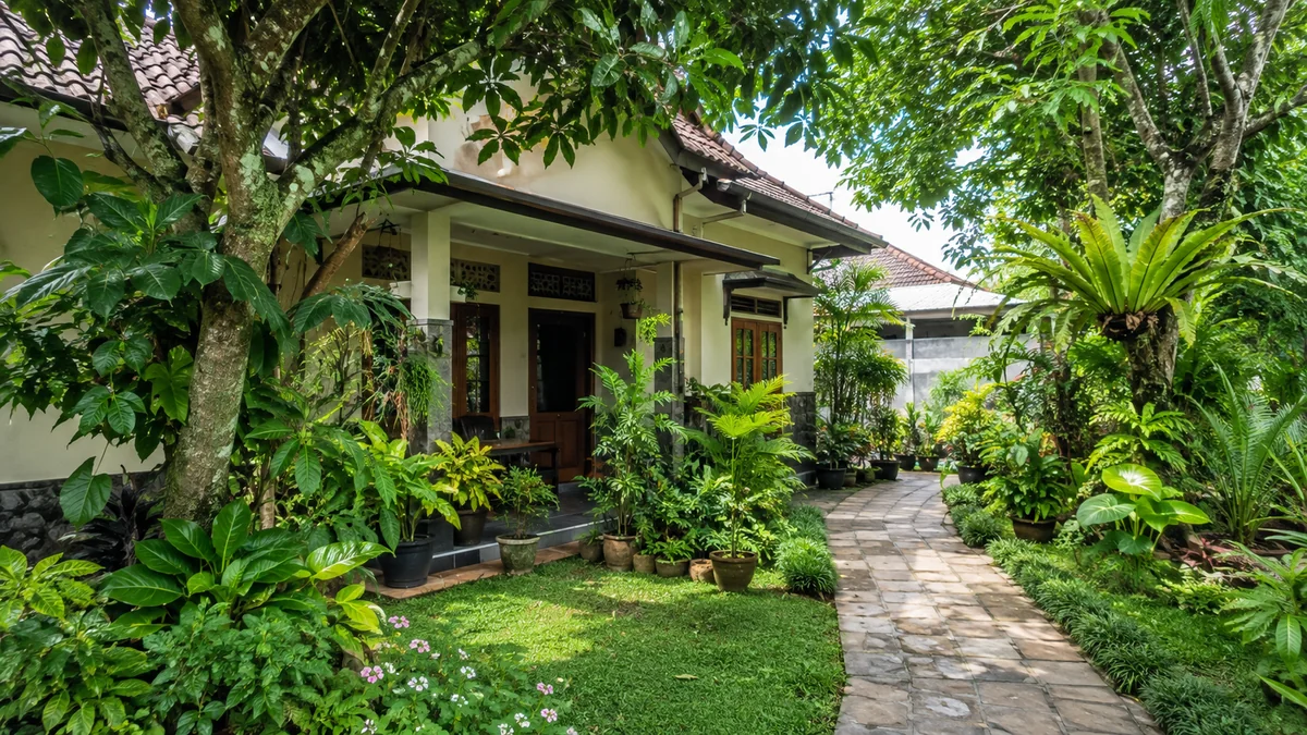 10 Cara Membuat Halaman Rumah Rimbun, Hijau, dan Sejuk