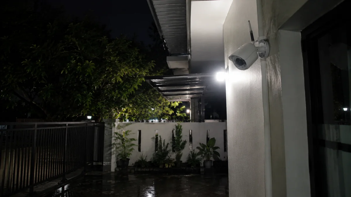 3. Waspadai lampu yang terlalu dekat dengan kamera