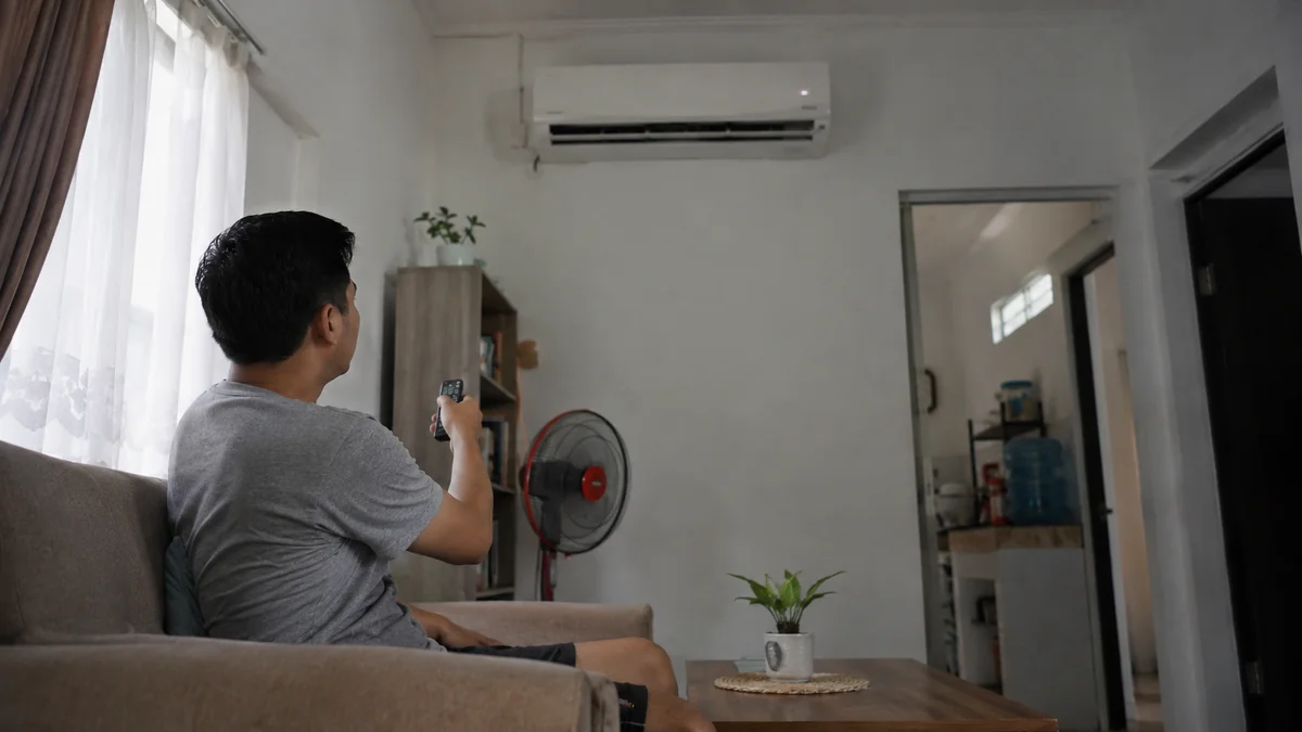 1. AC Menyala Terlalu Lama