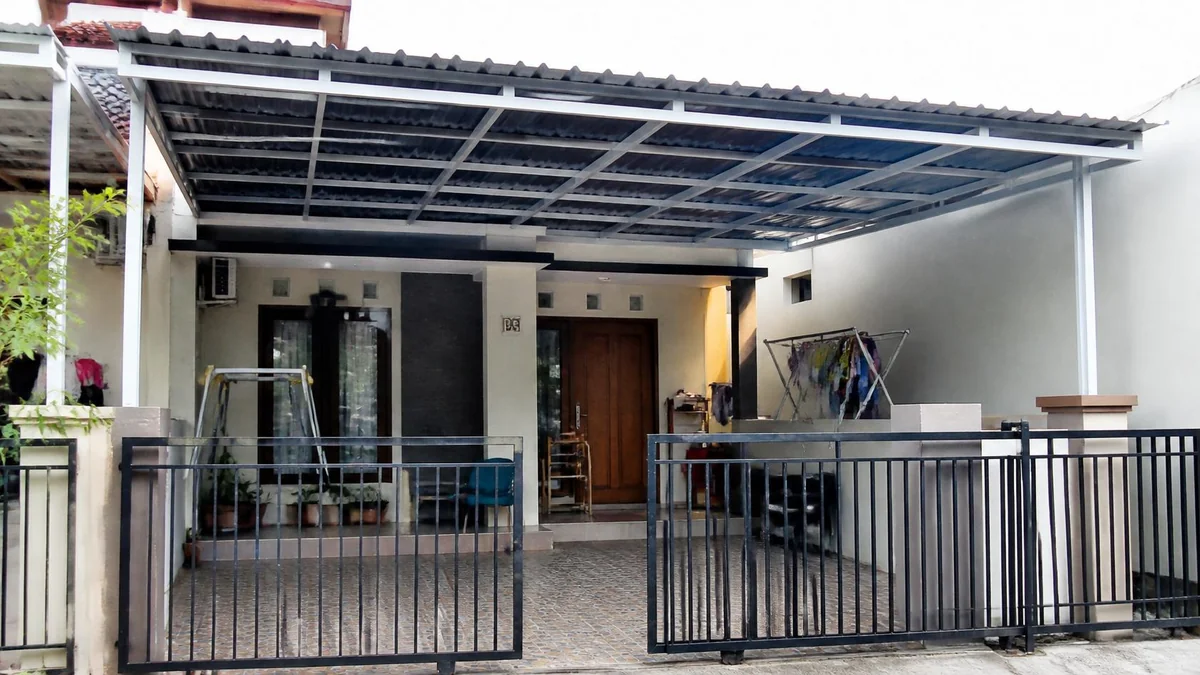 Ruang tamu tepat di belakang teras
