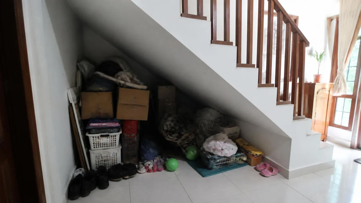Mengapa Ruang Bawah Tangga Sering Tidak Terpakai dengan Baik?