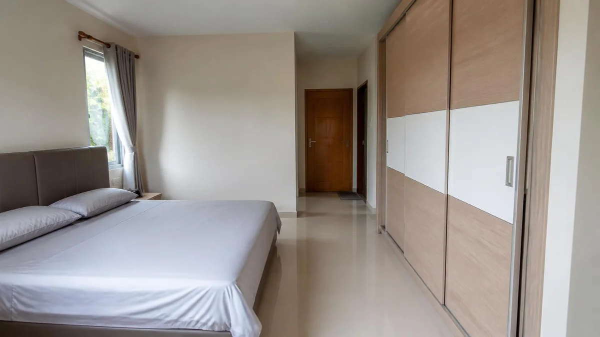 Cara Menata Kamar Tidur dengan Lemari Pintu Geser agar Ruang Gerak Tetap Nyaman