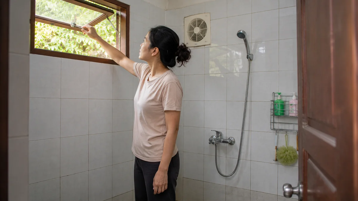Buka ventilasi setelah kamar mandi dipakai